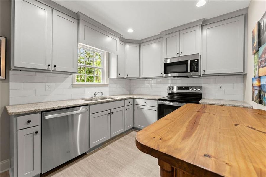 Furnished interior view inside a new home in , Clermont (Image 35).
