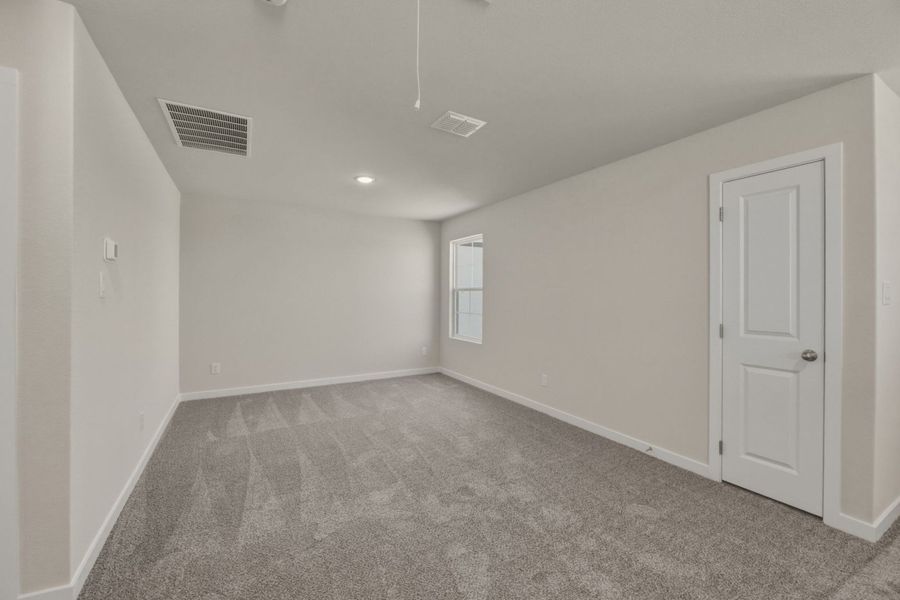 Spacious, unfurnished interior of a new home in Highland Ridge, New Braunfels (Image 19).