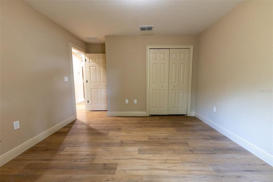 Spacious, unfurnished interior of a new home in Marion Oaks, Ocala (Image 28).