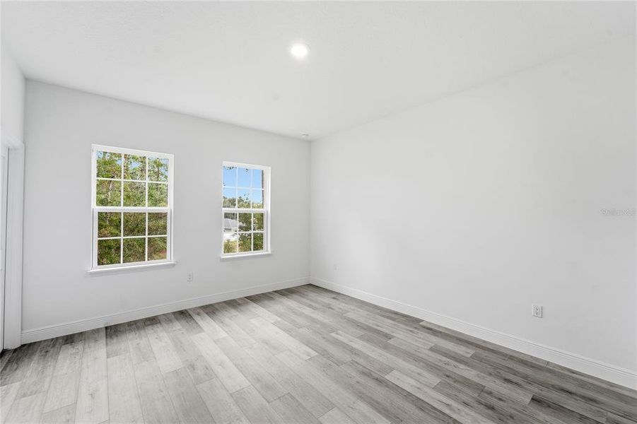 Spacious, unfurnished interior of a new home in , Ocala (Image 22).