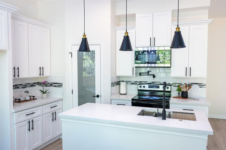 Furnished interior view inside a new home in , Conroe (Image 7).