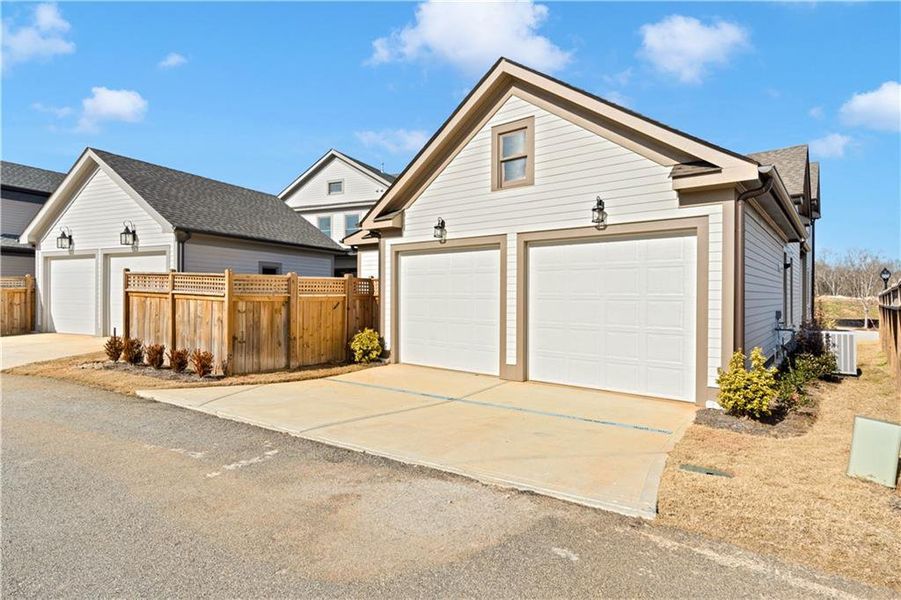 Exterior details and patio area of a home in Eastmore, Conyers (Image 29).