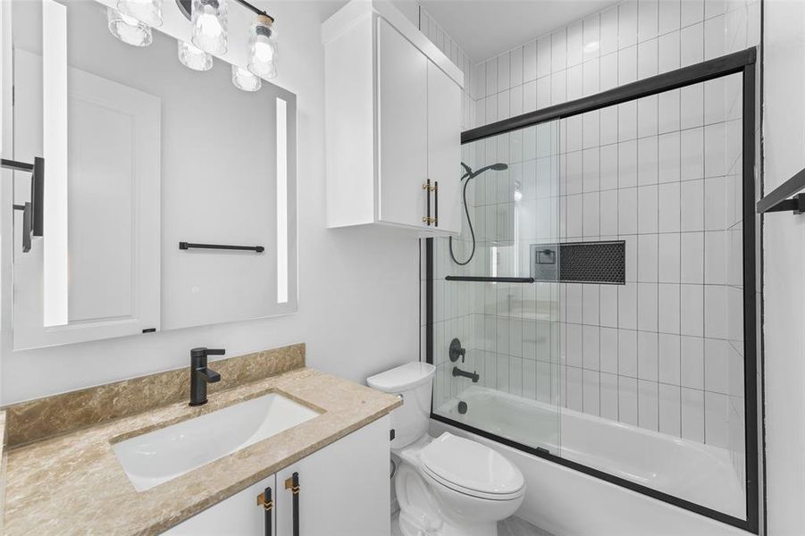 Furnished interior view inside a new home in , Dallas (Image 7).