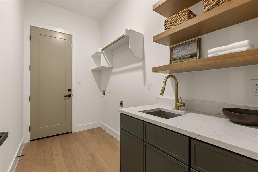 Furnished interior view inside a new home in , Dallas (Image 25).