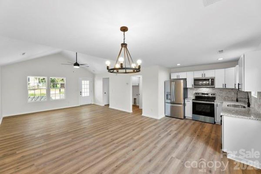 Spacious, unfurnished interior of a new home in , Kings Mountain (Image 11).