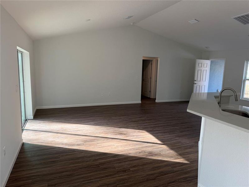 Spacious, unfurnished interior of a new home in , Summerfield (Image 12).