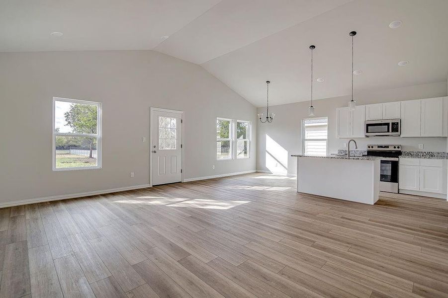 Spacious, unfurnished interior of a new home in , Fort Worth (Image 19).