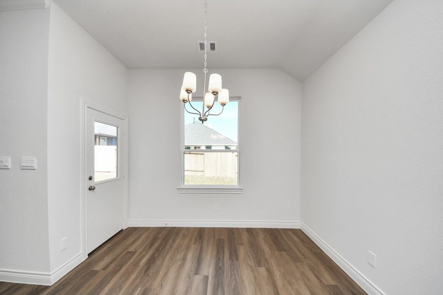 Spacious, unfurnished interior of a new home in Lexington Heights, Willis (Image 19).