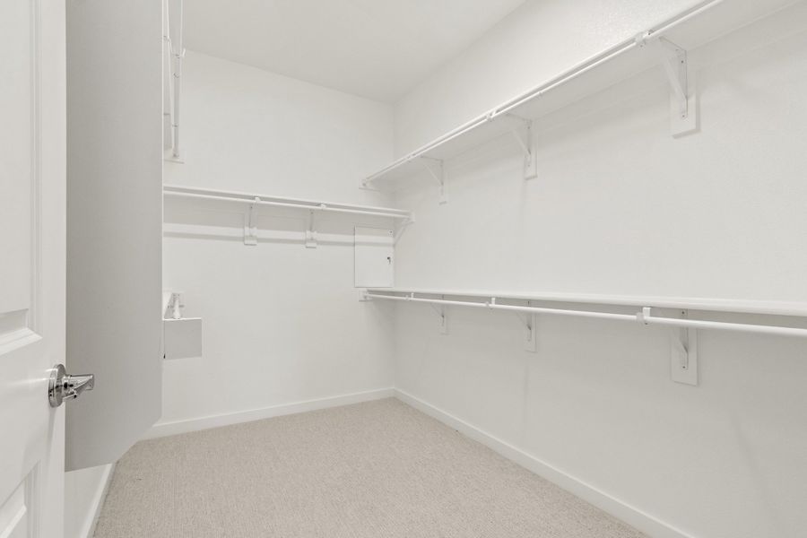Spacious, unfurnished interior of a new home in Cottonwood Creek, Rowlett (Image 34).