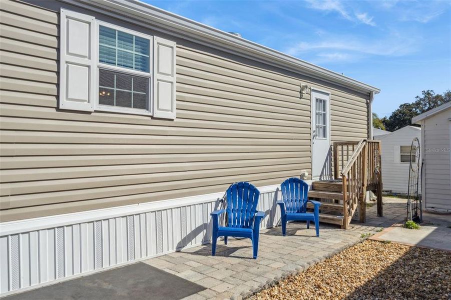Exterior details and patio area of a home in , Davenport (Image 22).