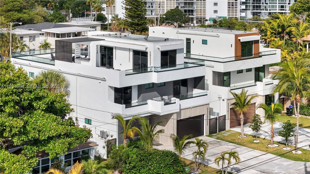 Condo located in Fort Lauderdale, FL showcasing its design and architecture (Image 6).