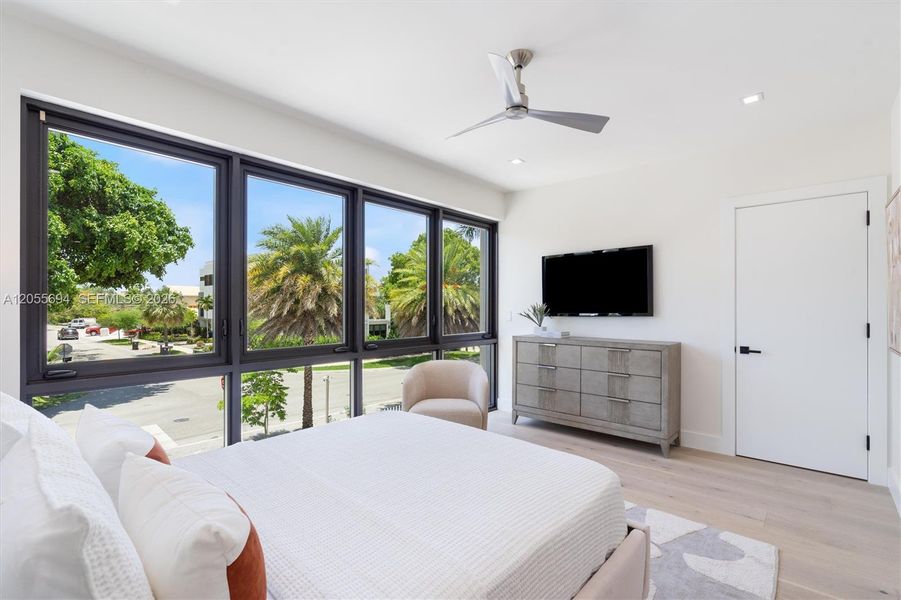 Furnished interior view inside a new home in , Fort Lauderdale (Image 16).