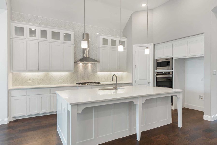 Representative furnished interior of a home built from the 217 by Highland Homes in Cross Creek West, Fulshear (Image 4).