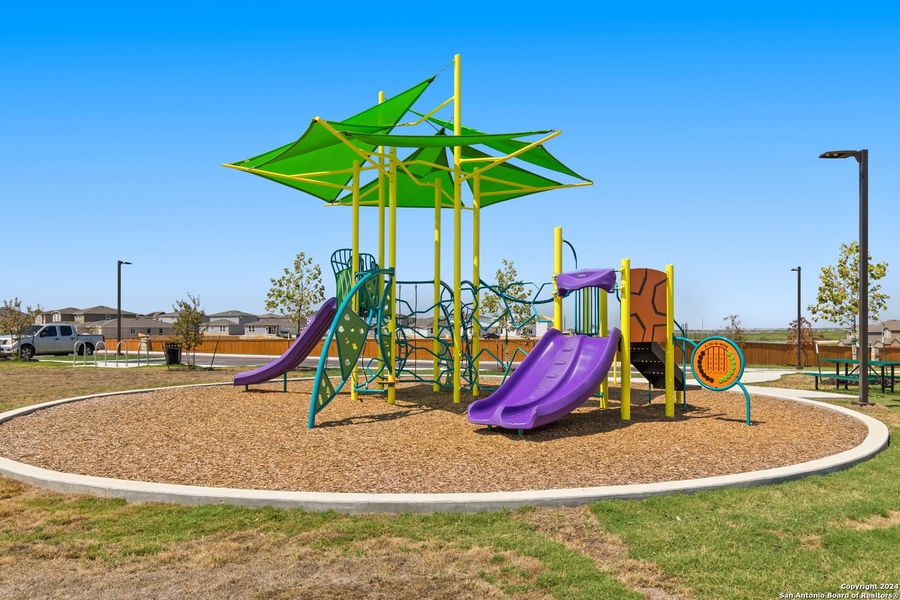 Community amenities in Cinco Lakes, San Antonio (Image 25). Community amenities in Cinco Lakes, San Antonio (Image 25).