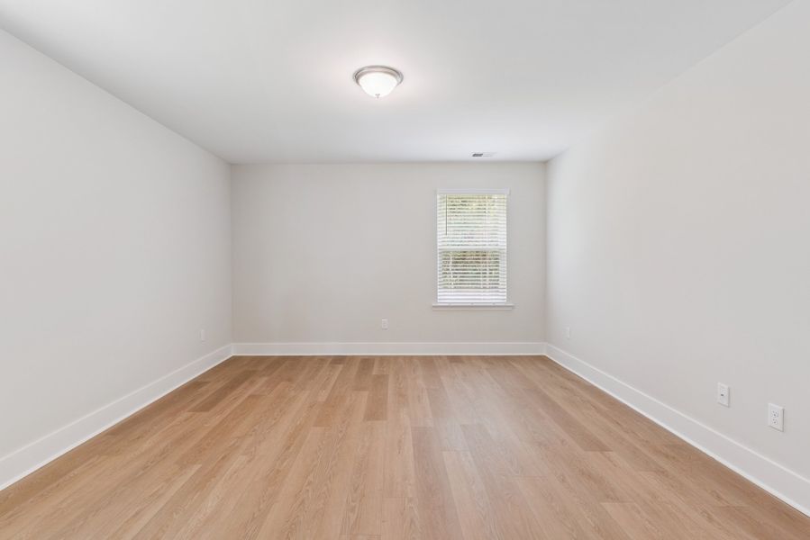 Spacious, unfurnished interior of a new home in NorthShore on the St. Marys River, Kingsland (Image 34).