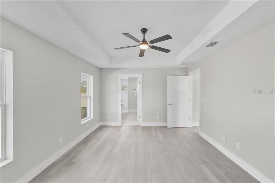 Spacious, unfurnished interior of a new home in , Hernando (Image 21).