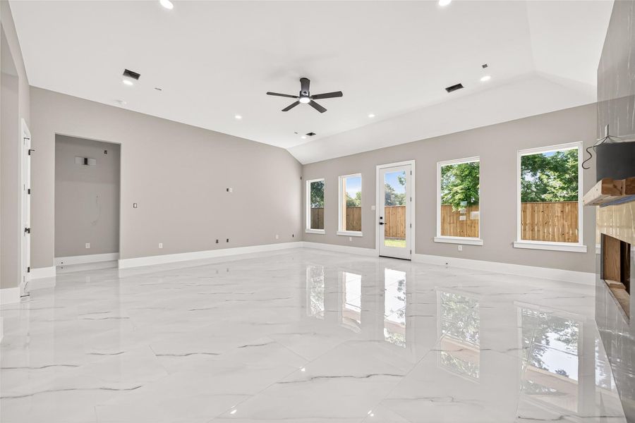 Spacious, unfurnished interior of a new home in , Houston (Image 15).