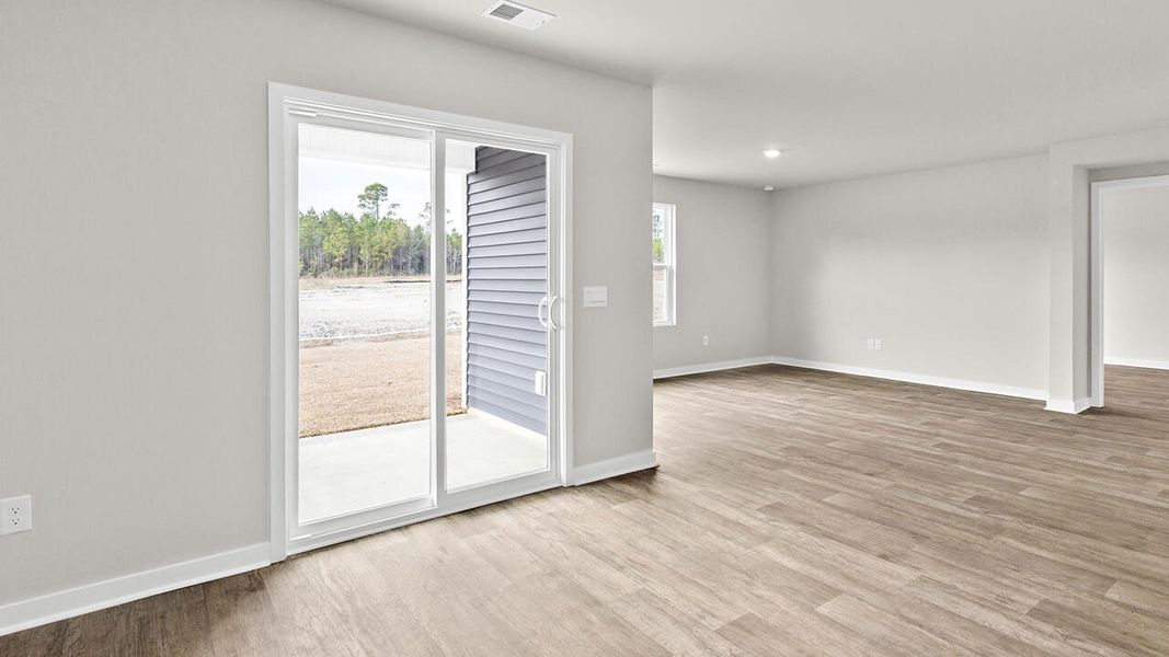 Spacious, unfurnished interior of a new home in Vineyard Trail, Jacksonville (Image 12).