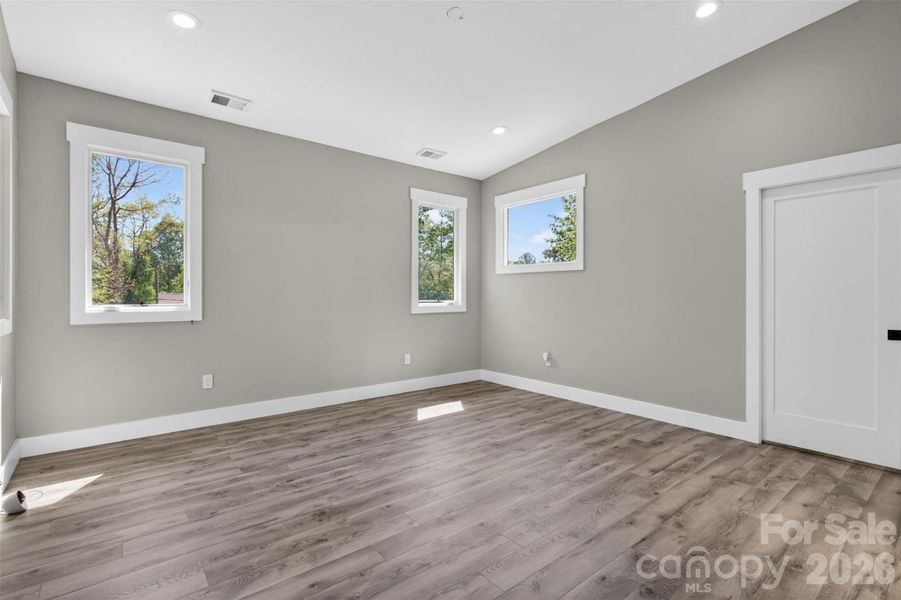 Spacious, unfurnished interior of a new home in , Asheville (Image 25).