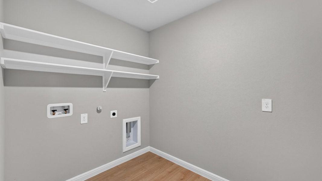 Representative unfurnished interior of a home built from the Emory by D.R. Horton in Lakeview Pointe, Midlothian (Image 26).