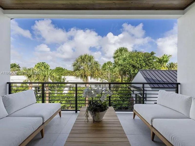 Exterior details and patio area of a home in , West Palm Beach (Image 26).