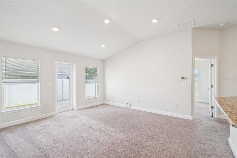 Spacious, unfurnished interior of a new home in , Ocala (Image 19).