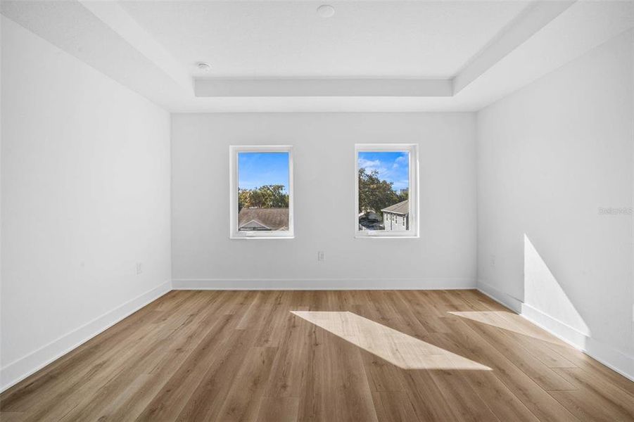 Spacious, unfurnished interior of a new home in , Tampa (Image 14).