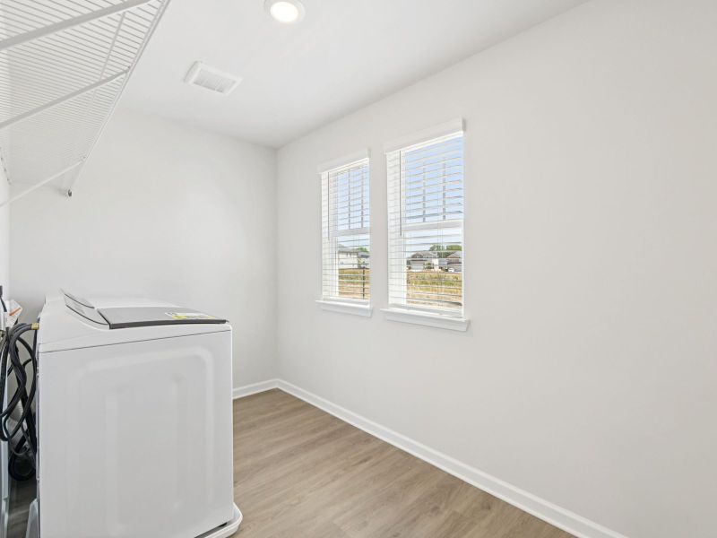 Spacious, unfurnished interior of a new home in Vines at Mill Creek - Estate Series, Braselton (Image 19).
