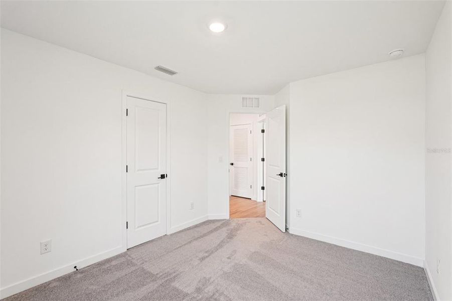 Spacious, unfurnished interior of a new home in Port Charlotte, North Port (Image 21).
