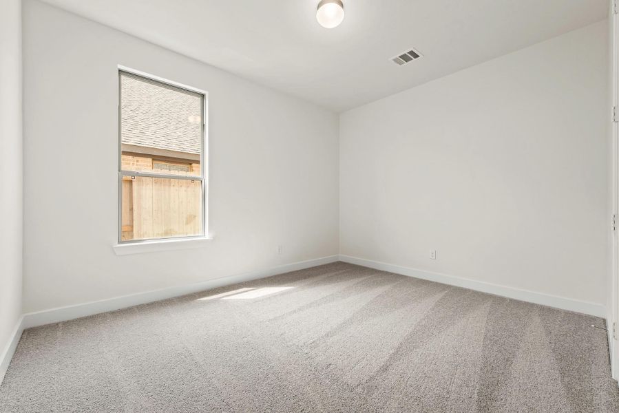 Spacious, unfurnished interior of a new home in Cross Creek West - 55', Fulshear (Image 13).