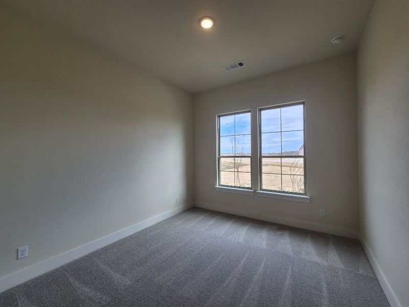 Spacious, unfurnished interior of a new home in Rocky Top, Krum (Image 8).