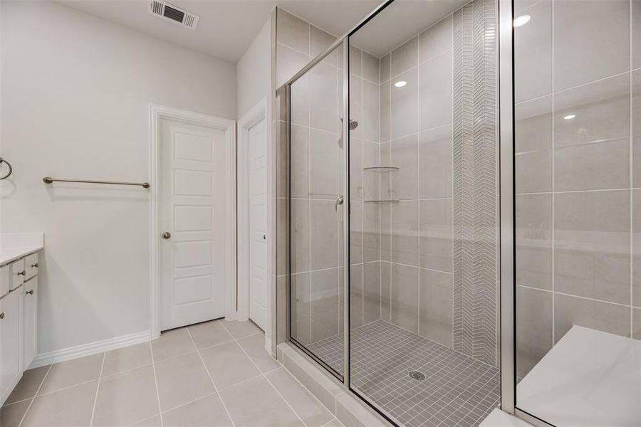 Furnished interior view inside a new home in , Frisco (Image 13).