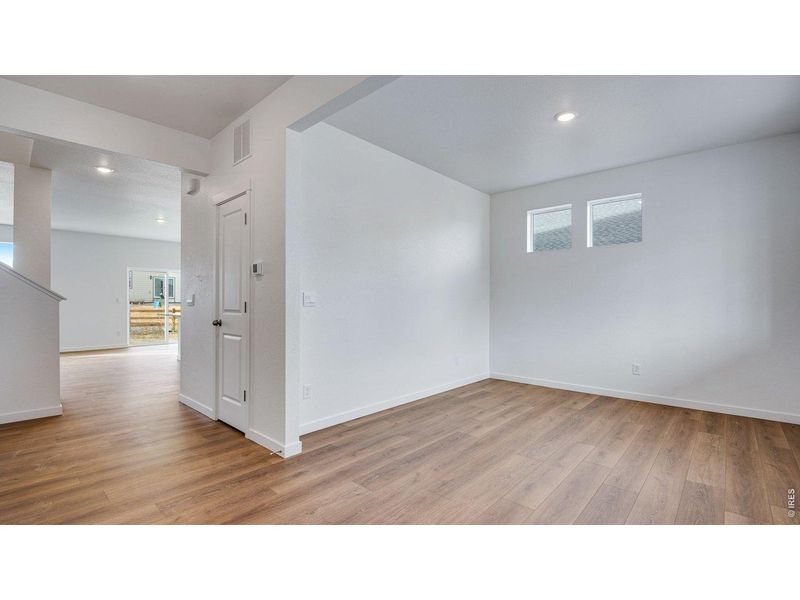 Spacious, unfurnished interior of a new home in Lakeside Canyon, Mead (Image 20). Spacious, unfurnished interior of a new home in Lakeside Canyon, Mead (Image 20).