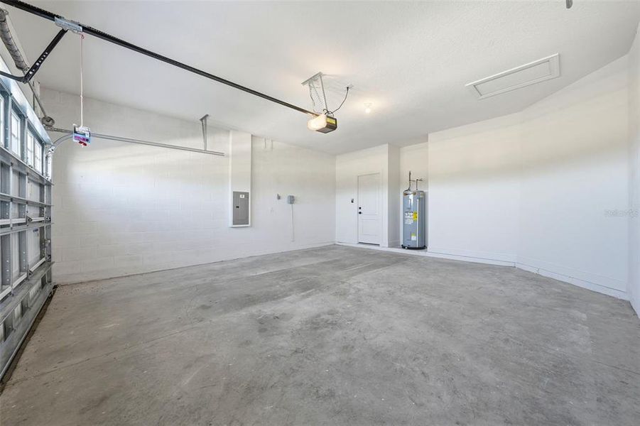 Spacious, unfurnished interior of a new home in Gum Lake Preserve, Lake Alfred (Image 52).