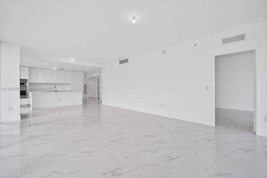 Spacious, unfurnished interior of a new home in , Miami (Image 22).