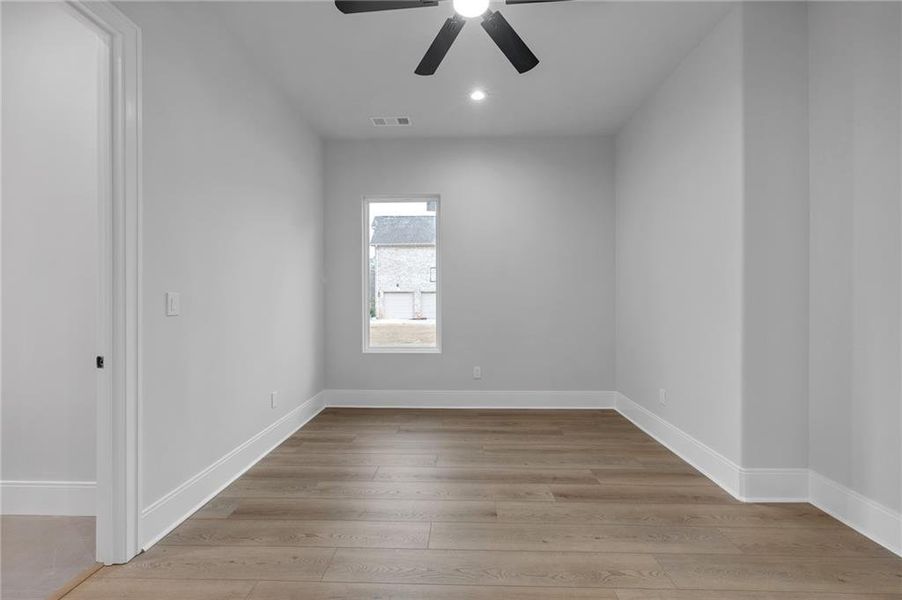 Spacious, unfurnished interior of a new home in , Oxford (Image 26).