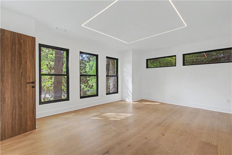 Spacious, unfurnished interior of a new home in , Atlanta (Image 13).