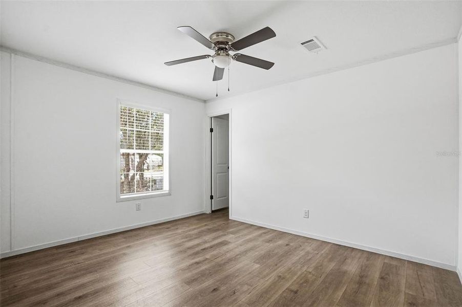 Spacious, unfurnished interior of a new home in , Weeki Wachee (Image 18).