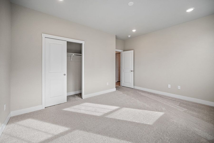 Spacious, unfurnished interior of a new home in Pony Park, Colorado Springs (Image 21).