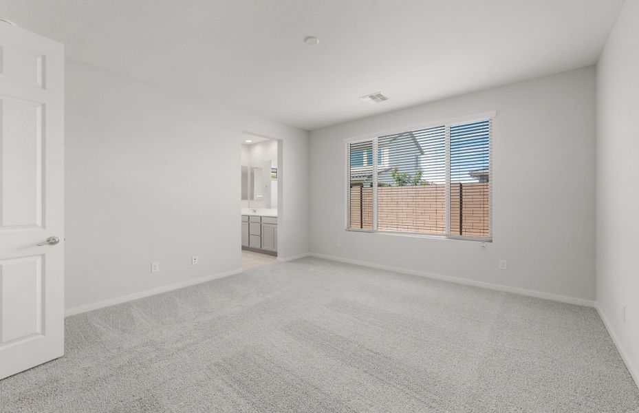 Spacious, unfurnished interior of a new home in Blossom Rock, Apache Junction (Image 17).