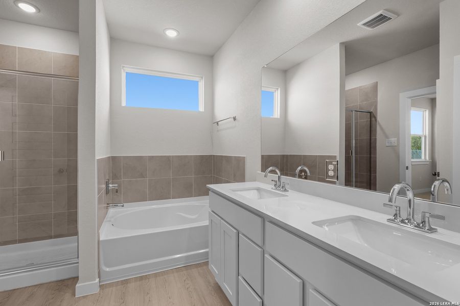 Furnished interior view inside a new home in Hiddenbrooke, Seguin (Image 8).