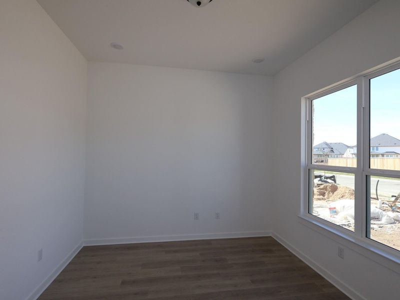 Spacious, unfurnished interior of a new home in Edgewood, Leander (Image 9).