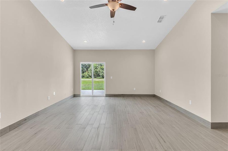 Spacious, unfurnished interior of a new home in , Kissimmee (Image 21).