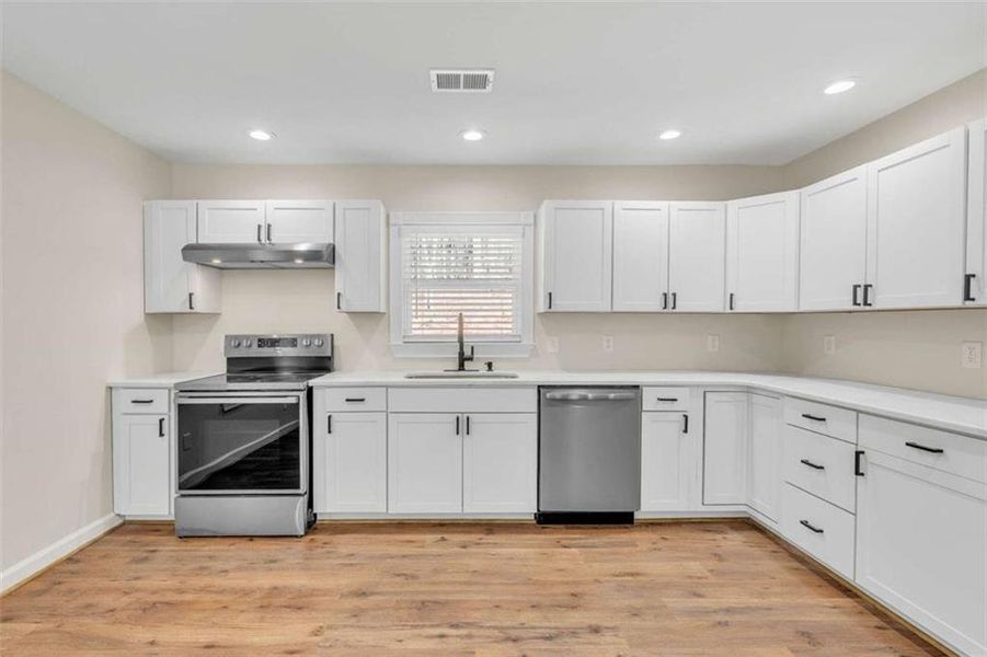 Furnished interior view inside a new home in , Temple (Image 6).