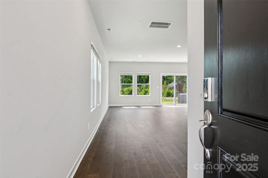 Spacious, unfurnished interior of a new home in Galloway Ridge, Charlotte (Image 12).