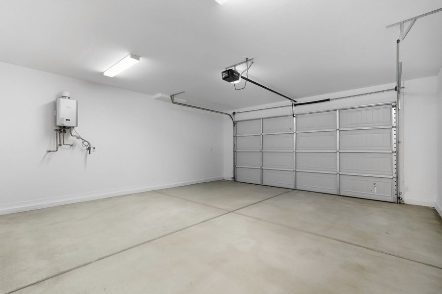 Spacious, unfurnished interior of a new home in Artisan at Asante, Surprise (Image 32). Spacious, unfurnished interior of a new home in Artisan at Asante, Surprise (Image 32).
