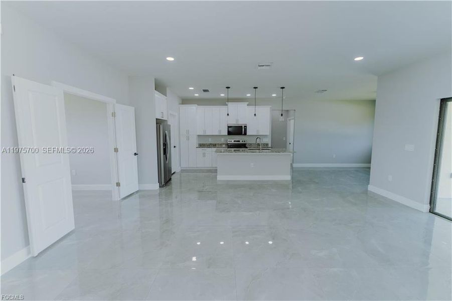 Spacious, unfurnished interior of a new home in , Lehigh Acres (Image 5).