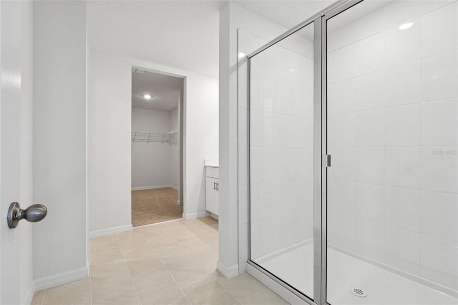 Spacious, unfurnished interior of a new home in Crosswinds - Signature Series, Haines City (Image 29).