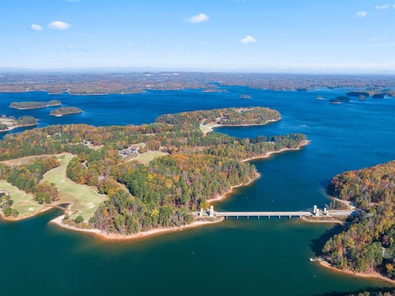 Image 69 of a home in Waypoint.