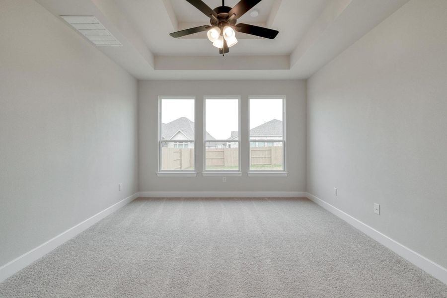 Spacious, unfurnished interior of a new home in The Colony, Bastrop (Image 16).